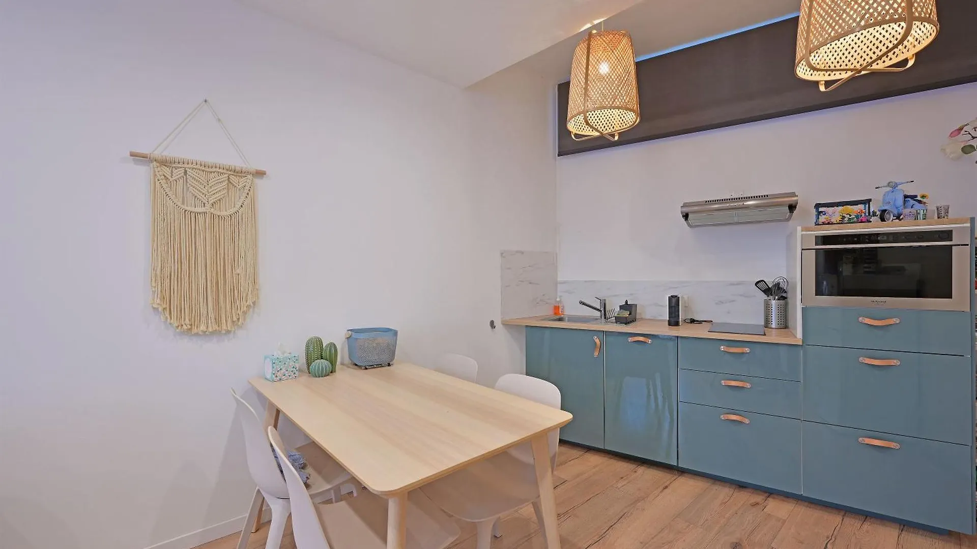 Studio Andrea - Proche Theatres Et Place Des Corps Saints - Wifi Avignon France
