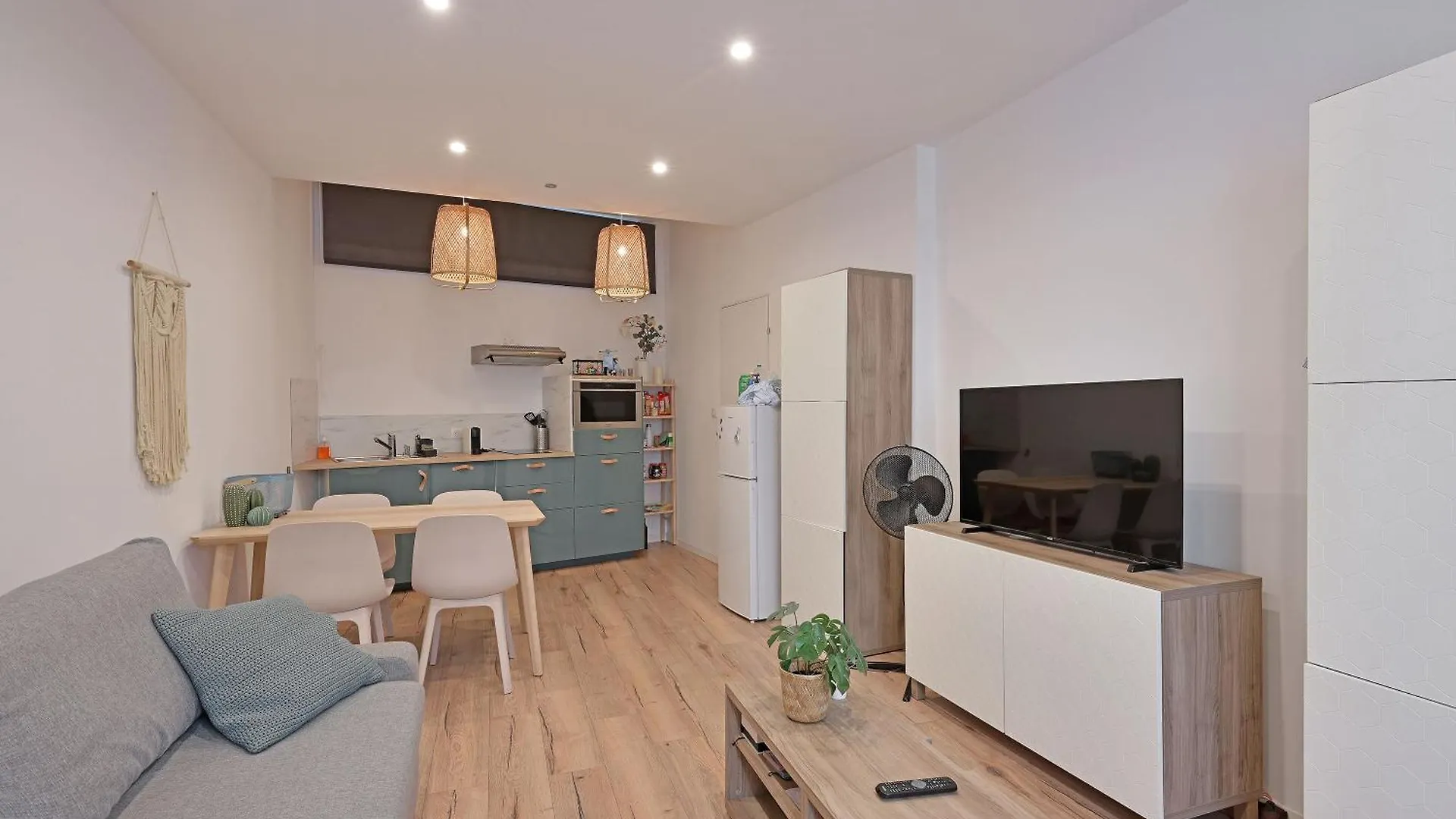 Studio Andrea - Proche Theatres Et Place Des Corps Saints - Wifi Avignon